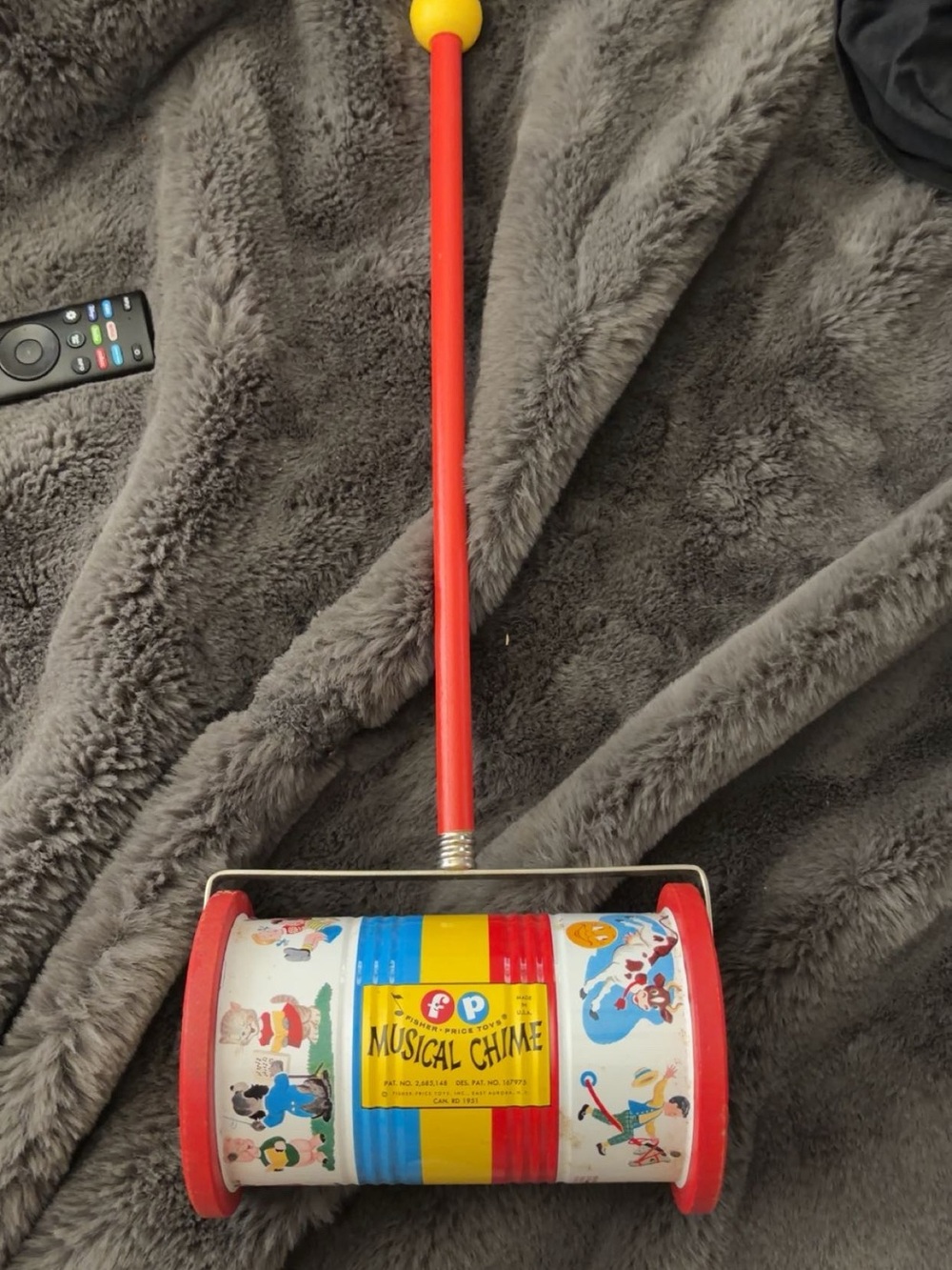 Vintage 1950’s fisher price musical chime pusher toy. In exellent condition